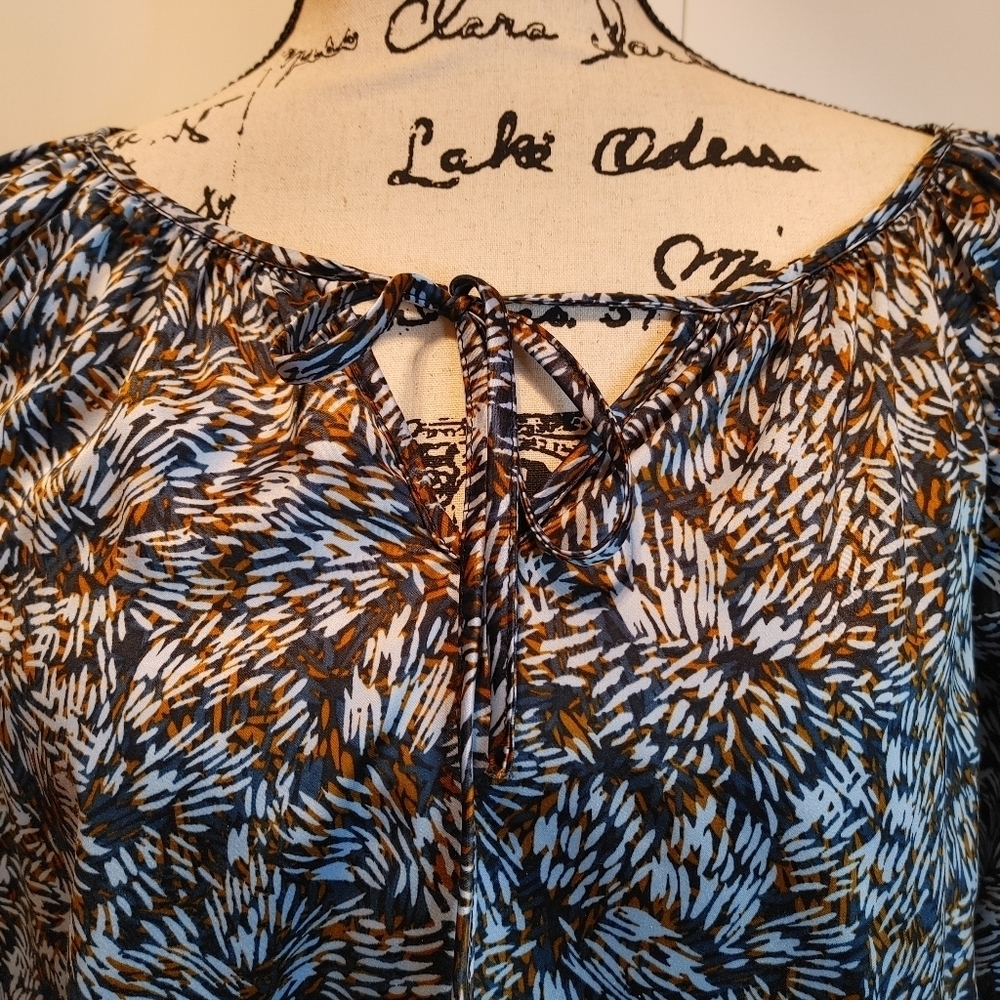 Ellen Tracy Boho Print Blouse Small Tie Neck 3/4 Sleeve Flowy Top Blue Brown - Picture 2 of 6